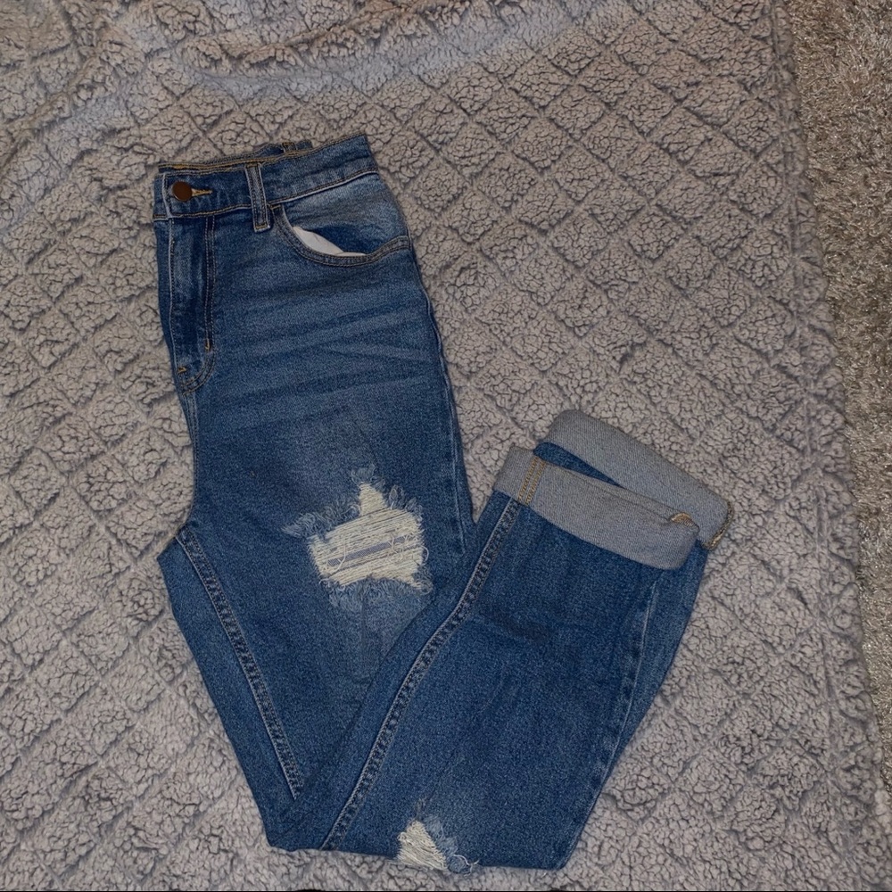 fashion nova mom jeans with rippes